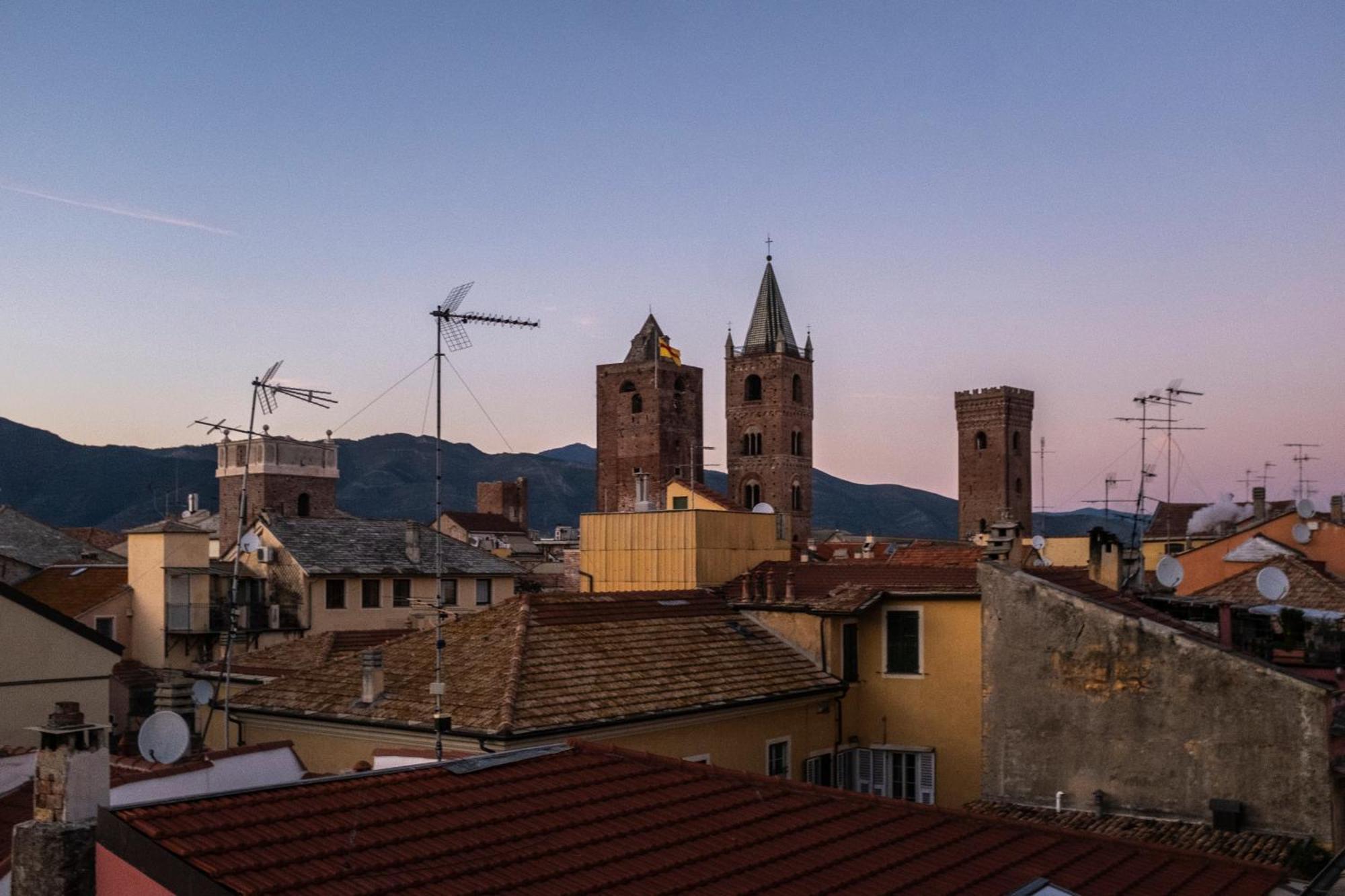 Palazzo Oddo Rental Rooms Albenga Buitenkant foto